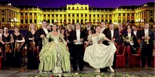 Im Konzert des Wiener Schönbrunner Schlossorchesters. Musik, Tanz und Gesang