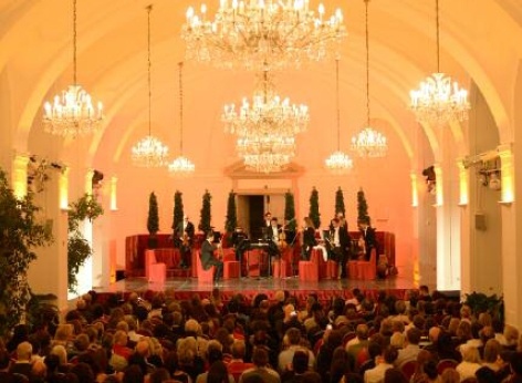 Die Musiker des Schloss Schönbrunn Orchesters verzaubern jeden Abend wie hier im Bild zu sehen die Besucher mit klassischer Musik von Mozart und Strauss