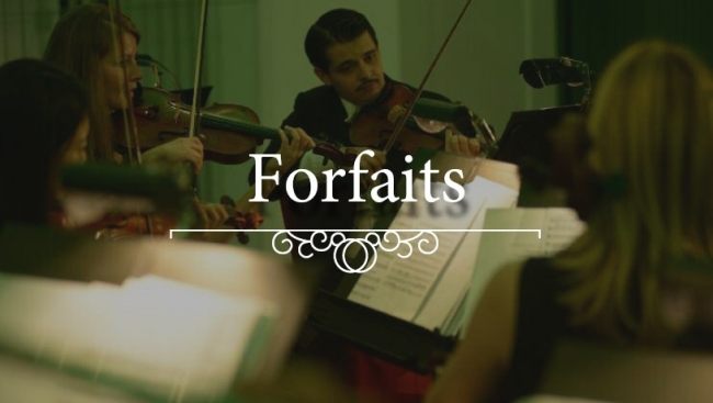 Une vue de l'Orchestre du château de Schönbrunn sur les cordes, partitions et autres solistes